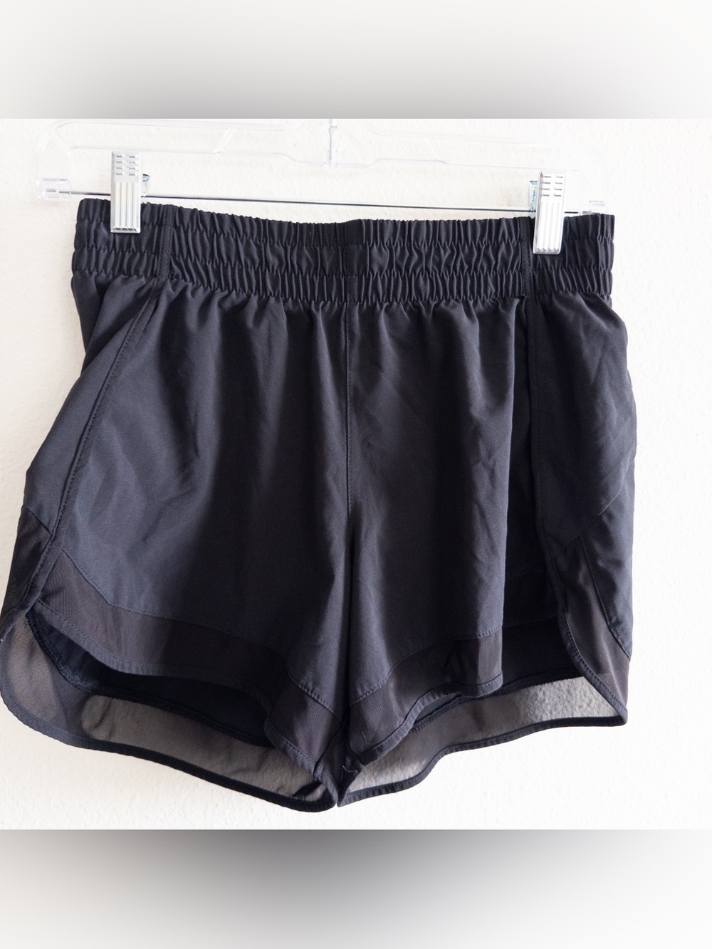 Athleta Mesh Racer Run Shorts 4" in Black size XS"